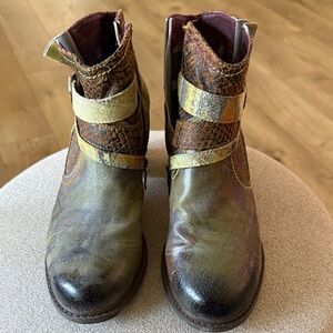 Stylish Brown Ankle Boots with Gold Metallic Straps